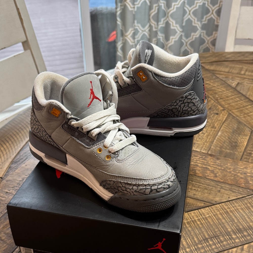 Air Jordan 3 Retro (GS) Sneakers in Gray and Red